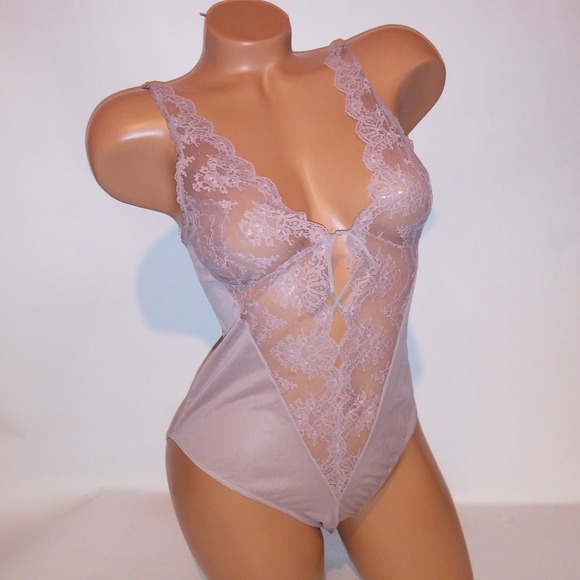 Vintage Lingerie Formit Rogers Bodysuit XS 32 Beige Lace Trim Snap Up Bottom
